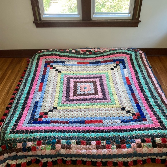 vintage hand stitched Yo-Yo quilt - Picture 3 of 8